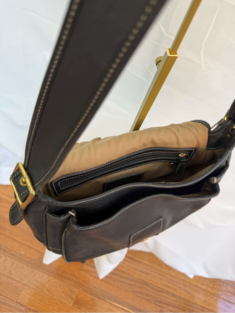 Classic Black Leather Crossbody Bag with Buckle - Picture 3 of 7